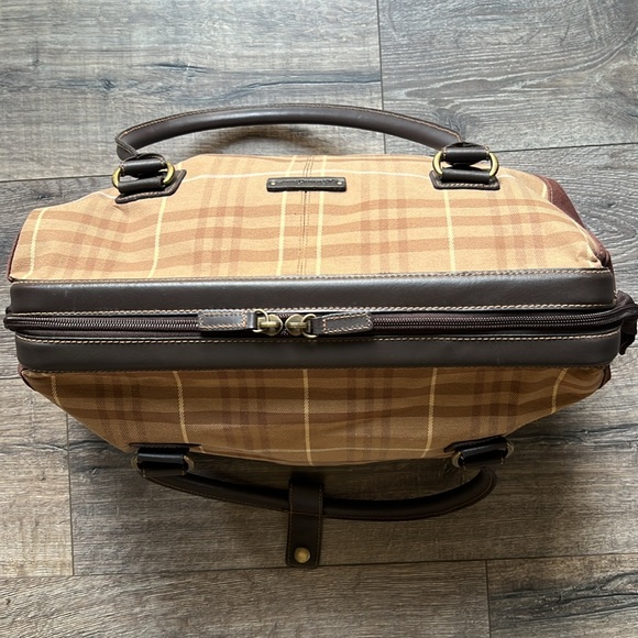 Eddie Bauer Brown & Plaid overnight bag - Picture 7 of 10